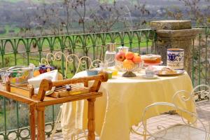 B&B in an 1800s Frescoed Villa with Panoramic Solarium and Historic Park - Villa Mastrangelo