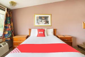 One-Bedroom Suite room in OYO Hotel Daleville AL Hwy 84
