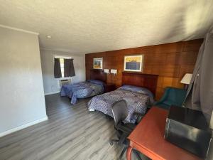 2 Full Bed Smoking room in OYO Hotel Economy Inn US-29 Danville