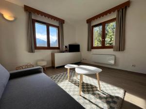 Appartements Appartement lumineux avec piscines, terrasse et parking a Samoens - FR-1-624-125 : photos des chambres