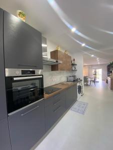 New 3 Bed Apt with Communal Pool