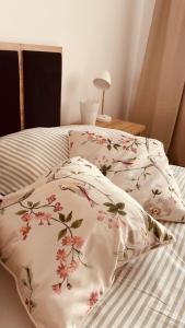 Jacuzzi area with sunset, terrace, free parking