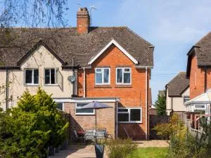 Pass the Keys Central 3 Bed House in Stratford Upon Avon - Wilmcote