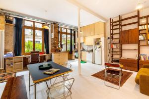 GuestReady - Midcentury Maisonette in the 10th