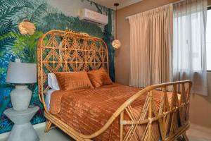 Custom decor-sleeps 6 with 2 pools- Condo near beach-Puerto Morelos Mexico,Casa Yellowstone