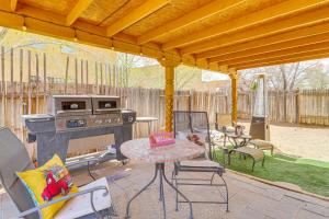 4 Mi to Old Town Plaza Albuquerque Home with Patio