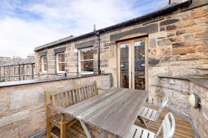 Edinburgh New Town Deluxe Apartment with Terrace