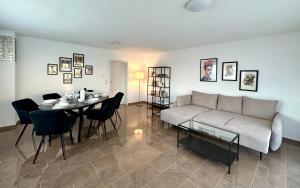 BONNYSTAY Rheinfelden - 6 Personen - Küche - Parkplatz - Terrasse