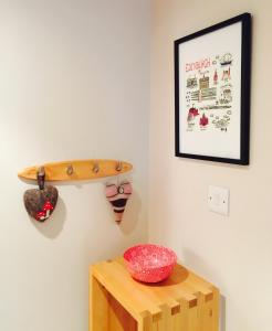 Bright & Stylish West End Apartment