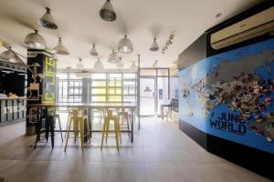 Junction Hostel, Poblacion Makati Avenue, Manila