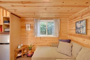 Modern Lynnwood Tiny House 16 Mi to Seattle!