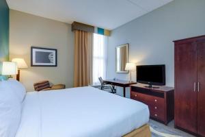 Holiday Inn Express Washington DC East- Andrews AFB by IHG