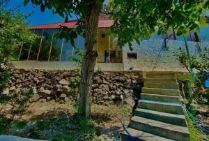 Leyros & Andersen Hotel - Avan