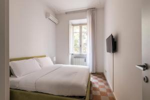 iFlat Mid-Century Modern Vatican Apartment