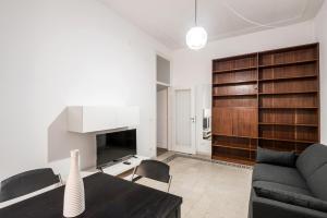 iFlat Mid-Century Modern Vatican Apartment