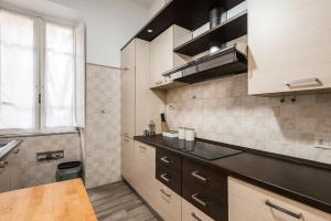 iFlat Mid-Century Modern Vatican Apartment