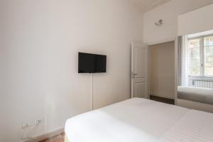 iFlat Mid-Century Modern Vatican Apartment