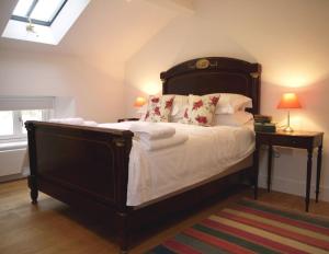 Luxury barn in Cotswolds with natural pool