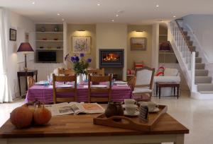 Luxury barn in Cotswolds with natural pool