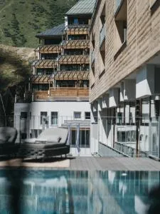 The Crystal VAYA Unique inklusive Summer Card - 和希格尔