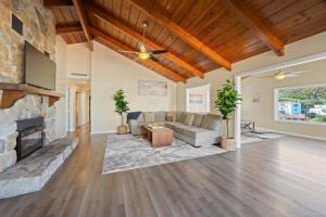 373EW 373 East Whittley