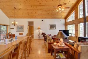 Scenic Deck + Horse Corral: Pinetop-Lakeside Cabin