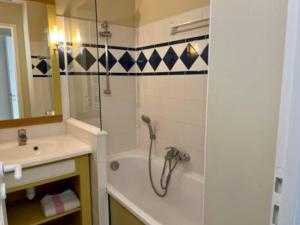 Appartements Au calme, appartement au coeur du Golf - Piscine : photos des chambres