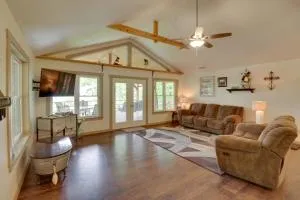 Bullfrog Bluff Mountain View Cabin with Deck! - Prim