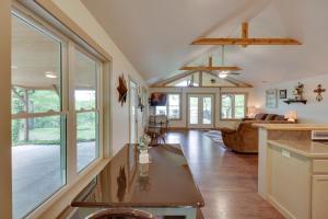 Bullfrog Bluff Mountain View Cabin with Deck!