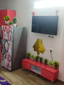Studio Apartment by La Valentino Near Expo Mart