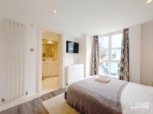 Deluxe Serviced Two Bed Apartment