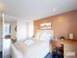 Deluxe Serviced Two Bed Apartment