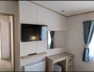 Holiday Home Retreat, Sleeps 6