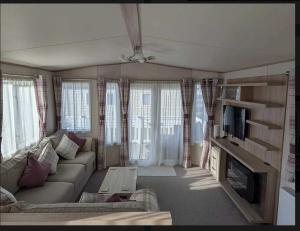 Holiday Home Retreat, Sleeps 6
