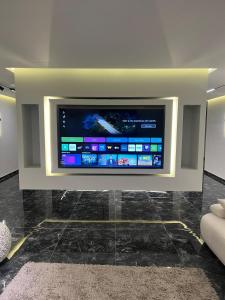 Private Room in shared apartment with Sea View Balcony