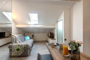 StayEasy Corso Como 9 - Attic studio apartment