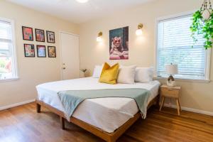 Ultimate Escape! Huge Yard Parking Walk to Beach