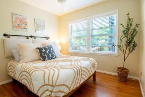 Ultimate Escape! Huge Yard Parking Walk to Beach