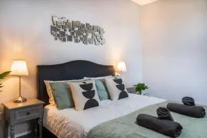 Vacant Nests The Queen Anne Central Location - Dunfermline