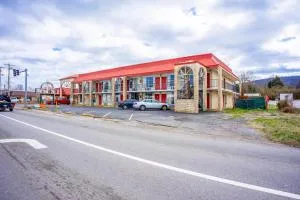 Ozark Junction mountain view by OYO - Clinton