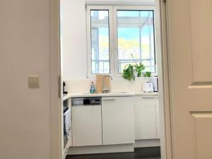 Central & Modern Apartment with Balcony