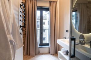 Las Amiras Homes Collection