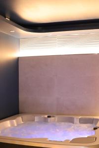 B&B / Chambres d'hotes Suite Jacuzzi privatif Li Li et Rose : photos des chambres