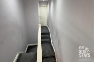 OnSiteStays - 4 bedroom house with 2 bathrooms