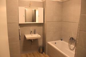 Quiet flat near Downtown, with FREE garage