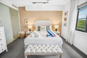 Je.wel of the Waterfront