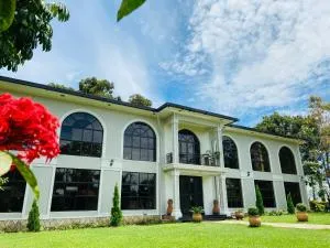 Hotel 360 Degrees - Kigo