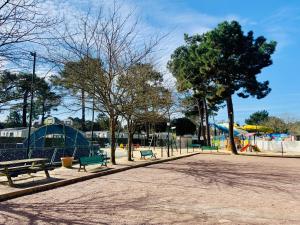 Campings MOBIL HOME LUXUEUX de 3ch - CAMPING LA PIGNADE 4 Etoiles - RONCE-LES-BAINS - COTE ATLANTIQUE : photos des chambres