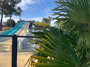 Campings MOBIL HOME LUXUEUX de 3ch - CAMPING LA PIGNADE 4 Etoiles - RONCE-LES-BAINS - COTE ATLANTIQUE : photos des chambres