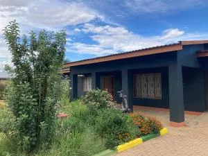 A Warm Cozy Family Home Away From Home - Namibgrens